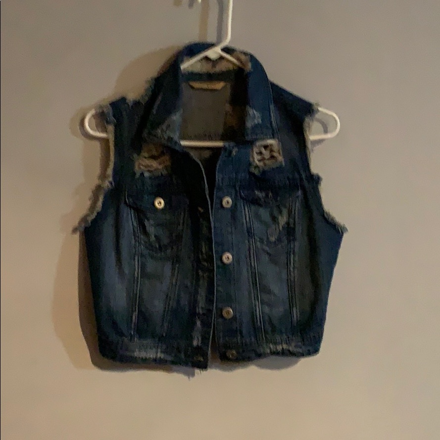 Sleevless Jean Jacket